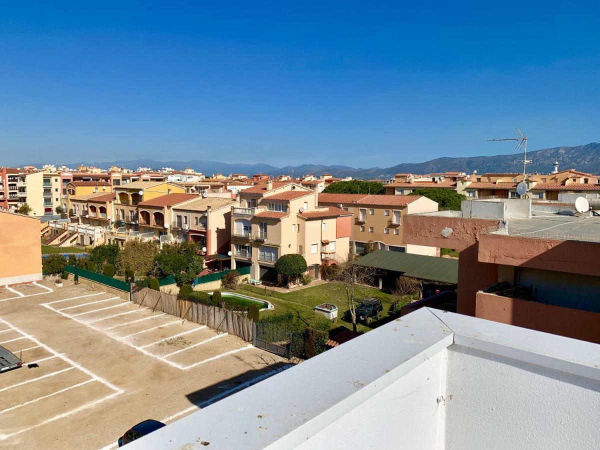 Edifici Valeria Apartment Empuriabrava Exterior photo