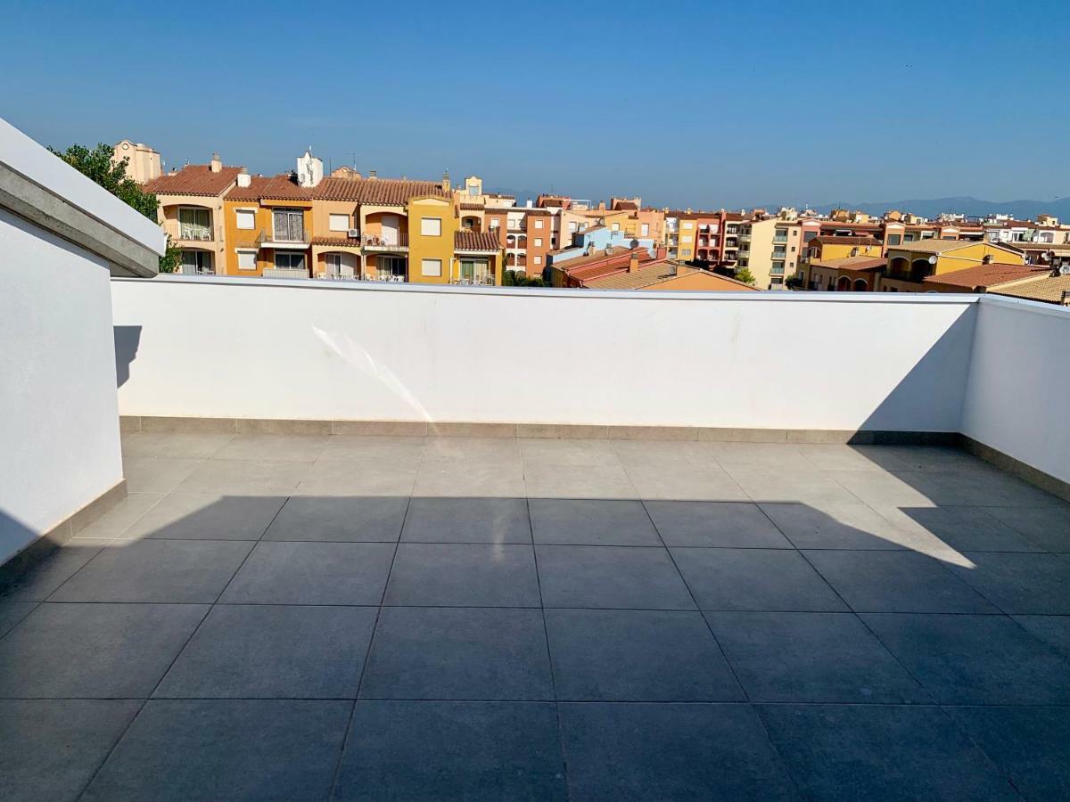 Edifici Valeria Apartment Empuriabrava Exterior photo